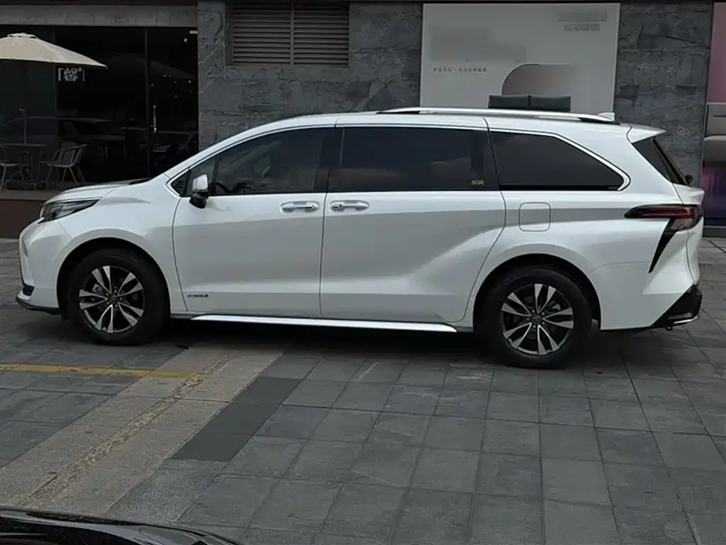 Toyota Granvia — фото 7
