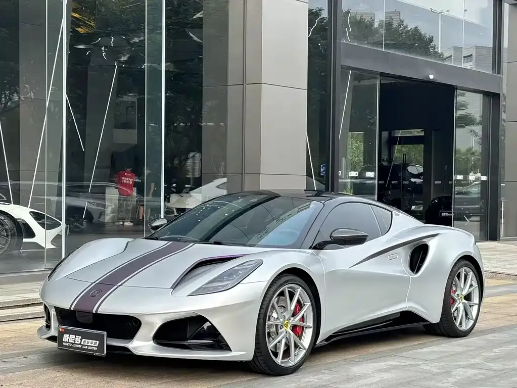 Lotus Emira — фото 1