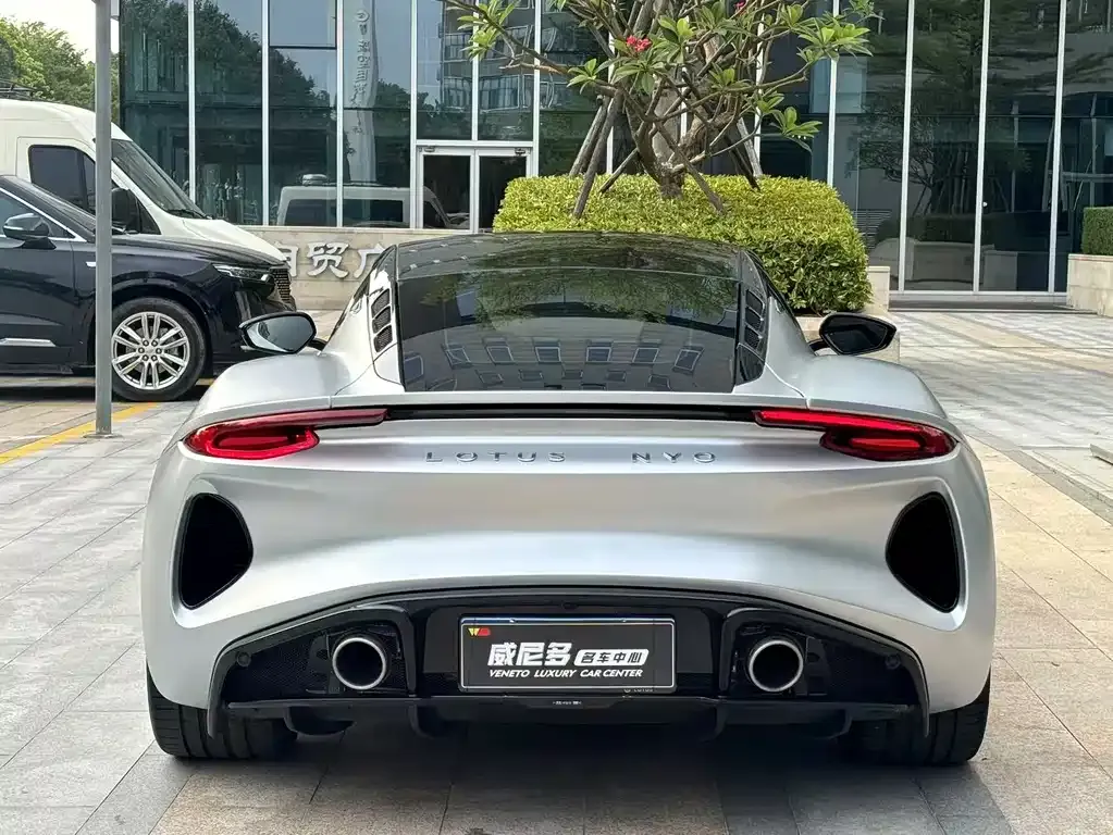 Lotus Emira — фото 10