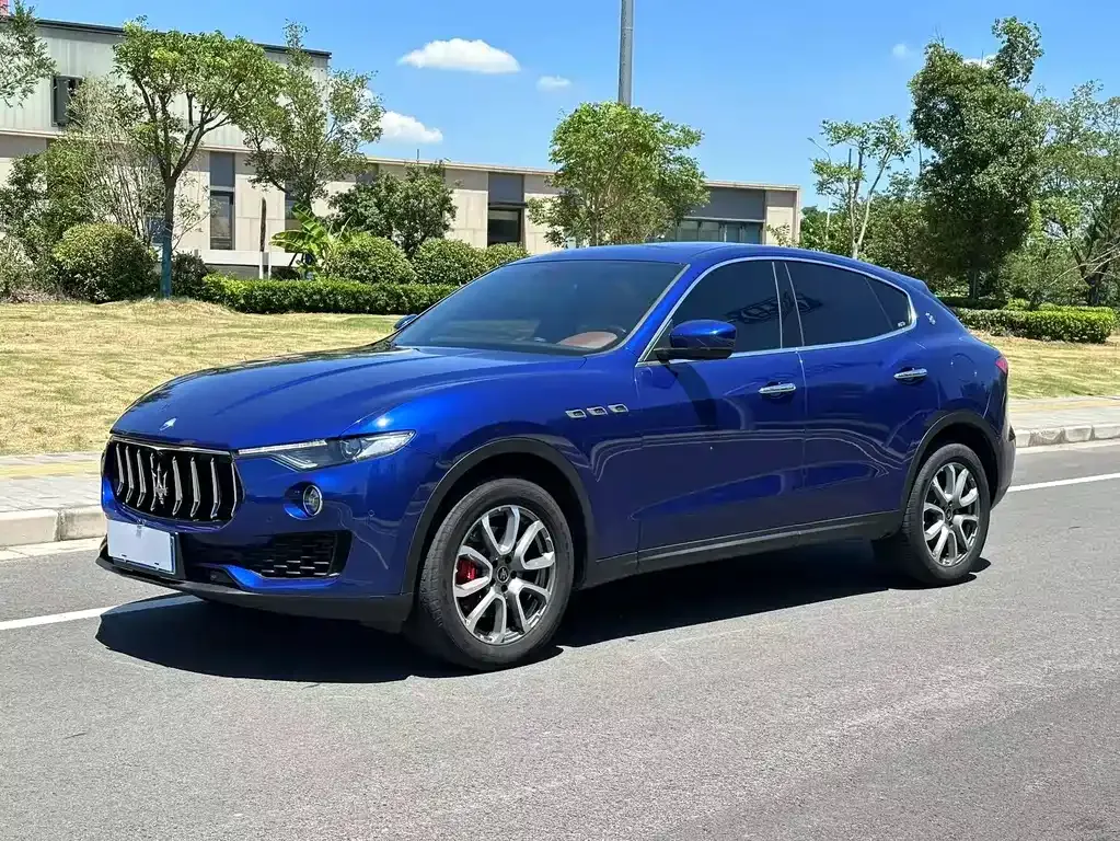 Maserati Levante — фото 1