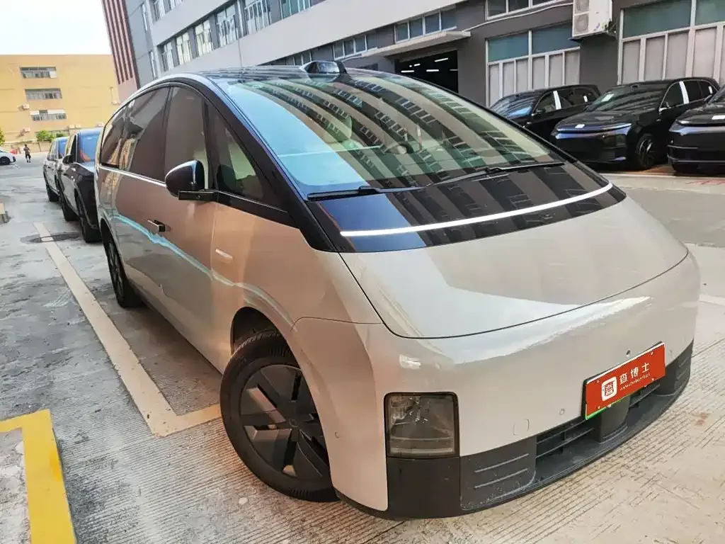 Li Auto MEGA — фото 7