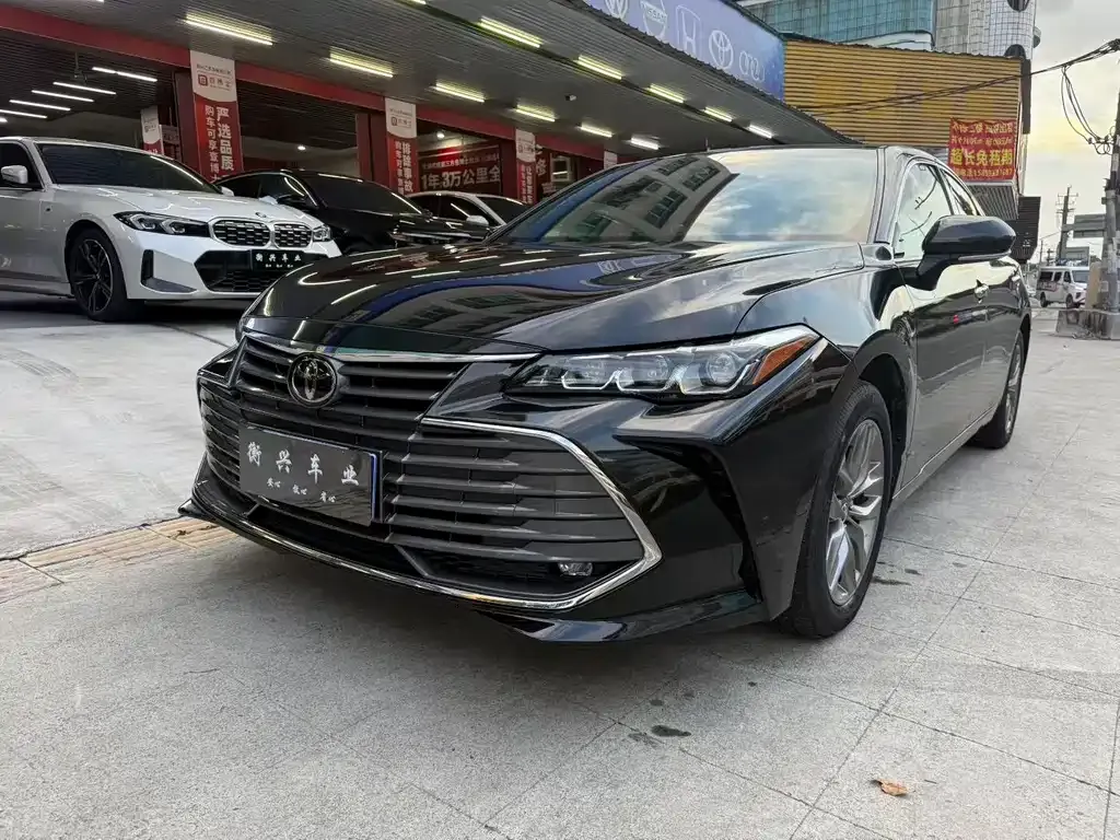 Toyota Avalon — фото 1