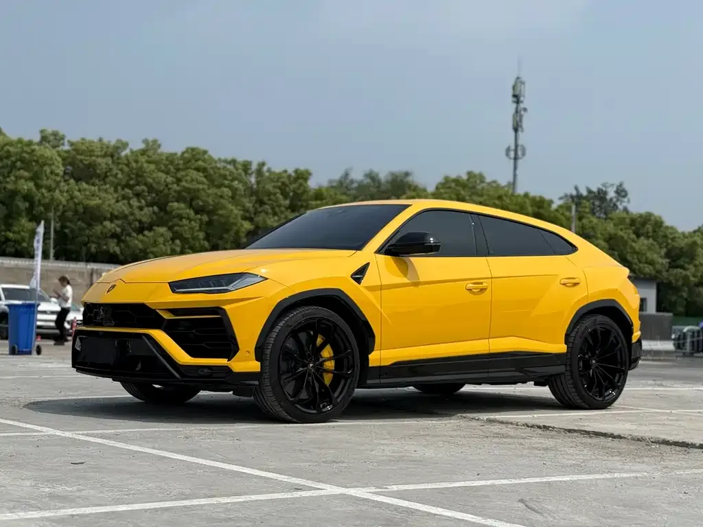 Lamborghini Urus — фото 1