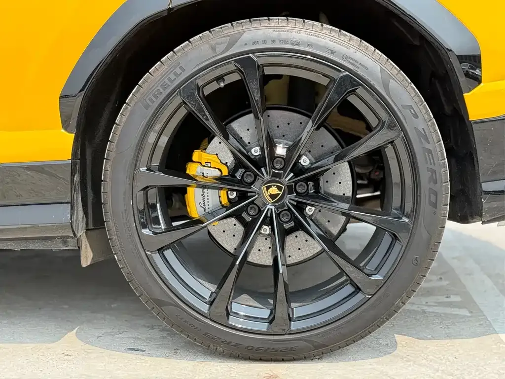 Lamborghini Urus — фото 10