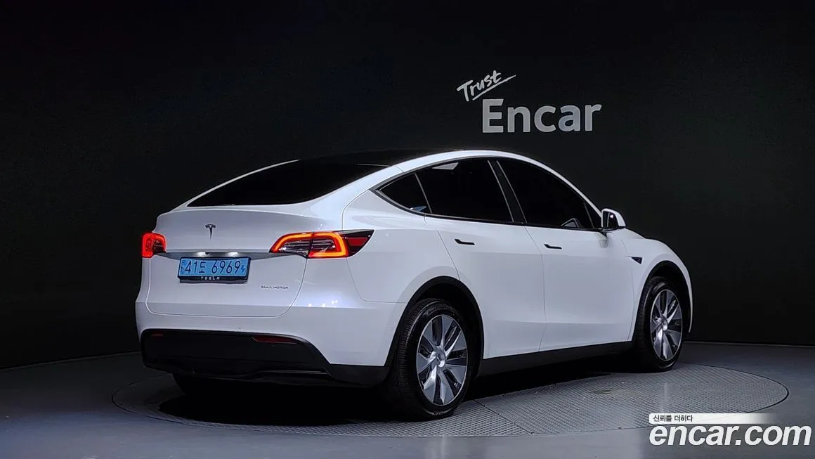 Tesla Model Y — фото 2