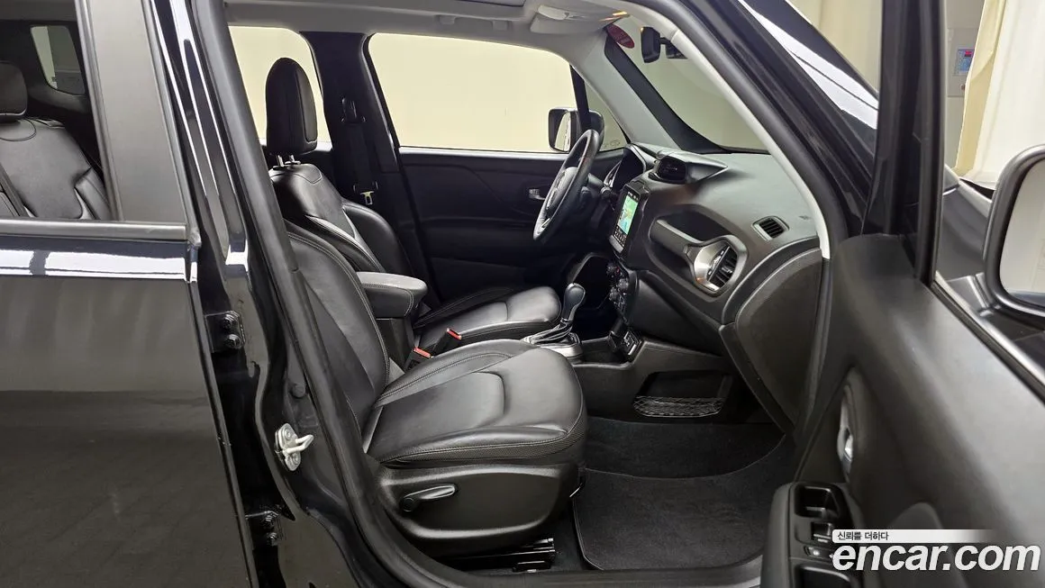Jeep Renegade — фото 10