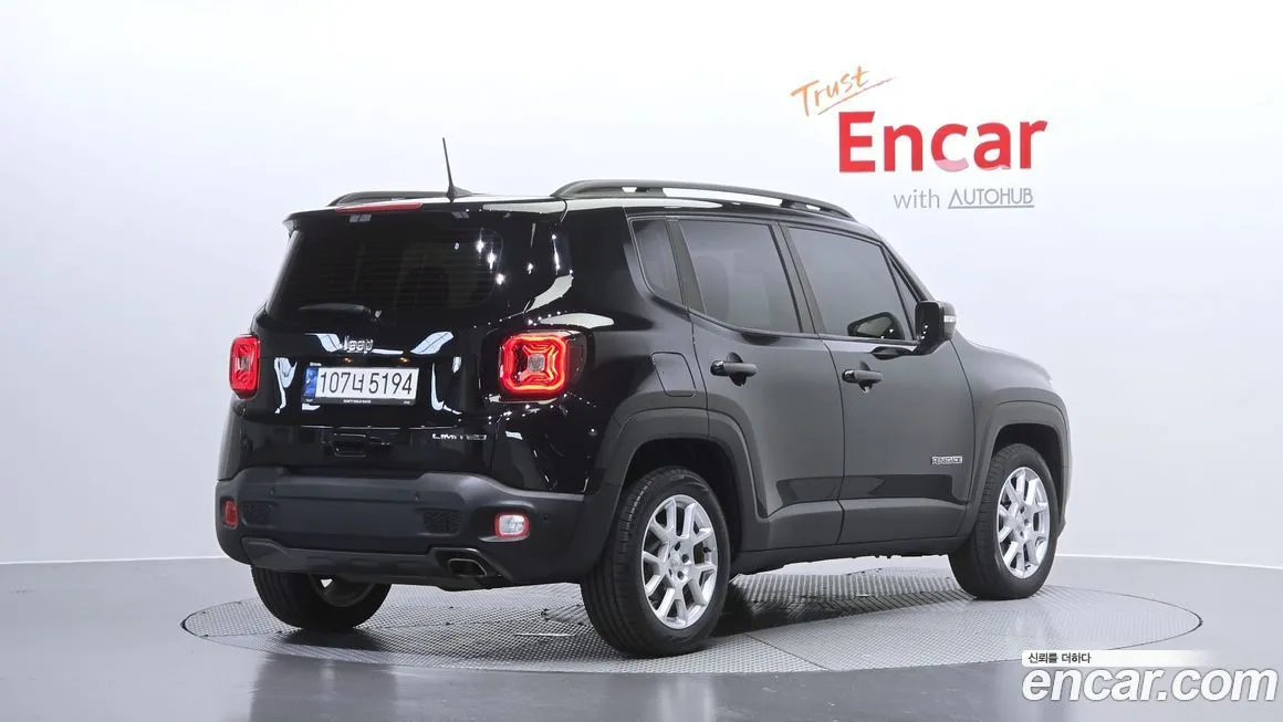 Jeep Renegade — фото 2
