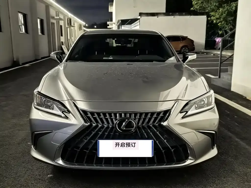 Lexus ES — фото 1