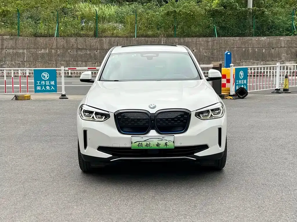 BMW iX3 — фото 2