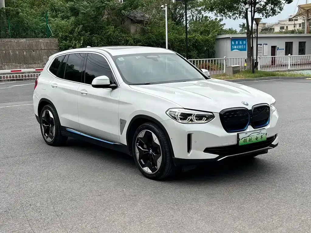 BMW iX3 — фото 3