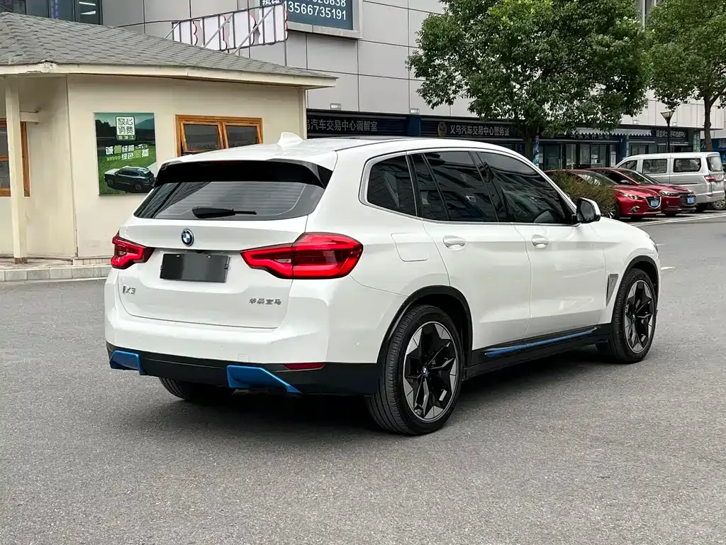 BMW iX3 — фото 5