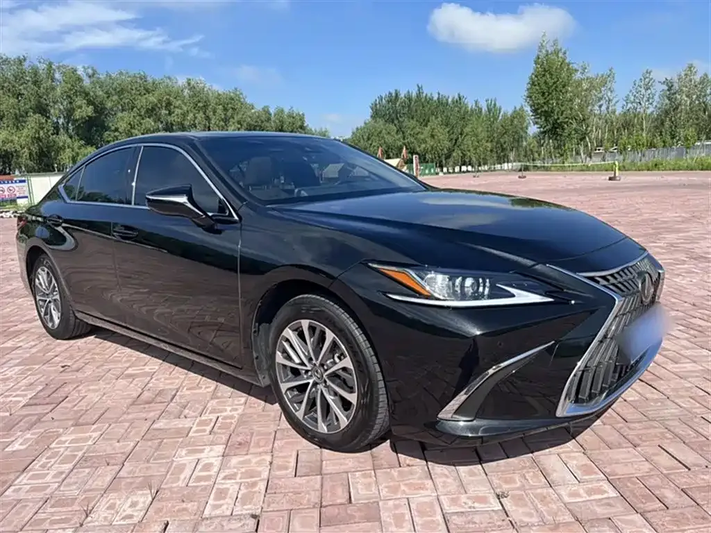 Lexus ES — фото 10