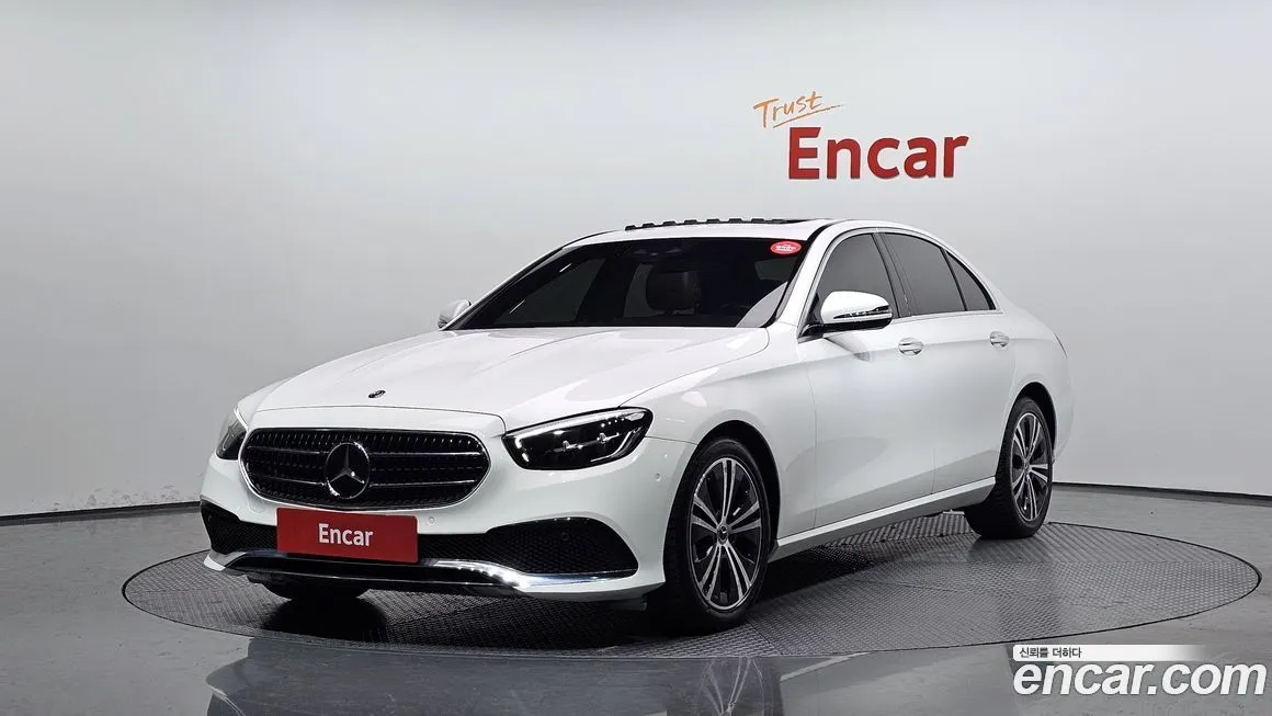 Mercedes-Benz E-Class — фото 1