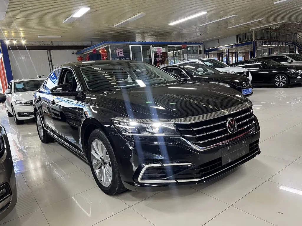 Volkswagen Passat — фото 1
