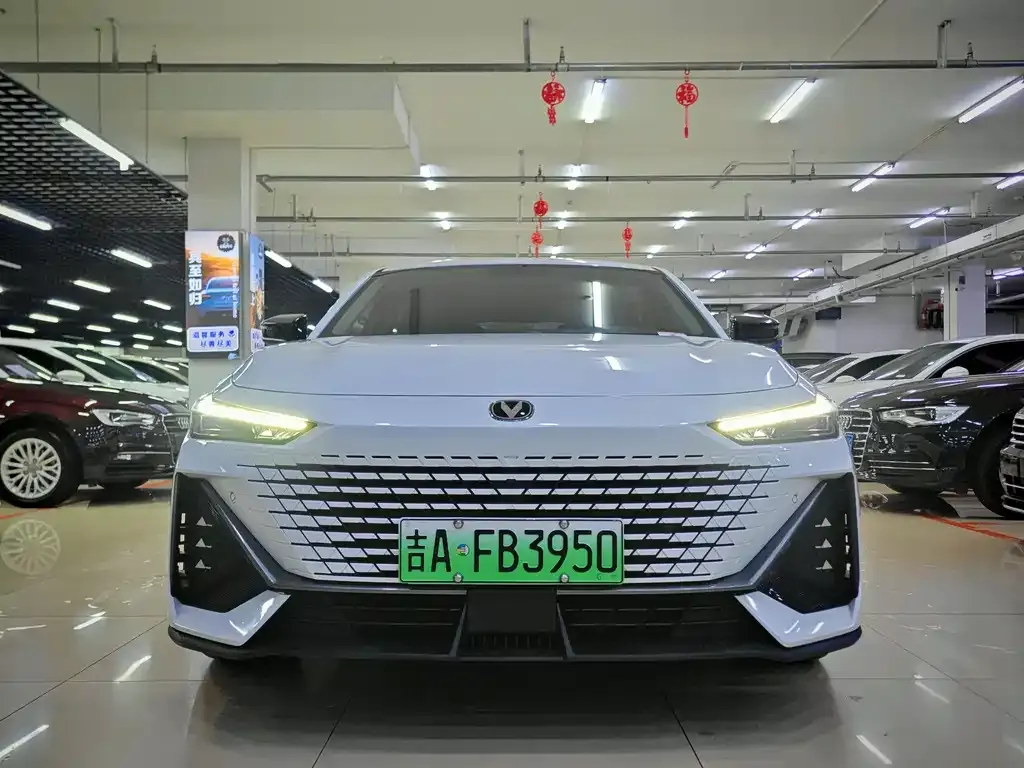 Changan UNI-V iDD — фото 2