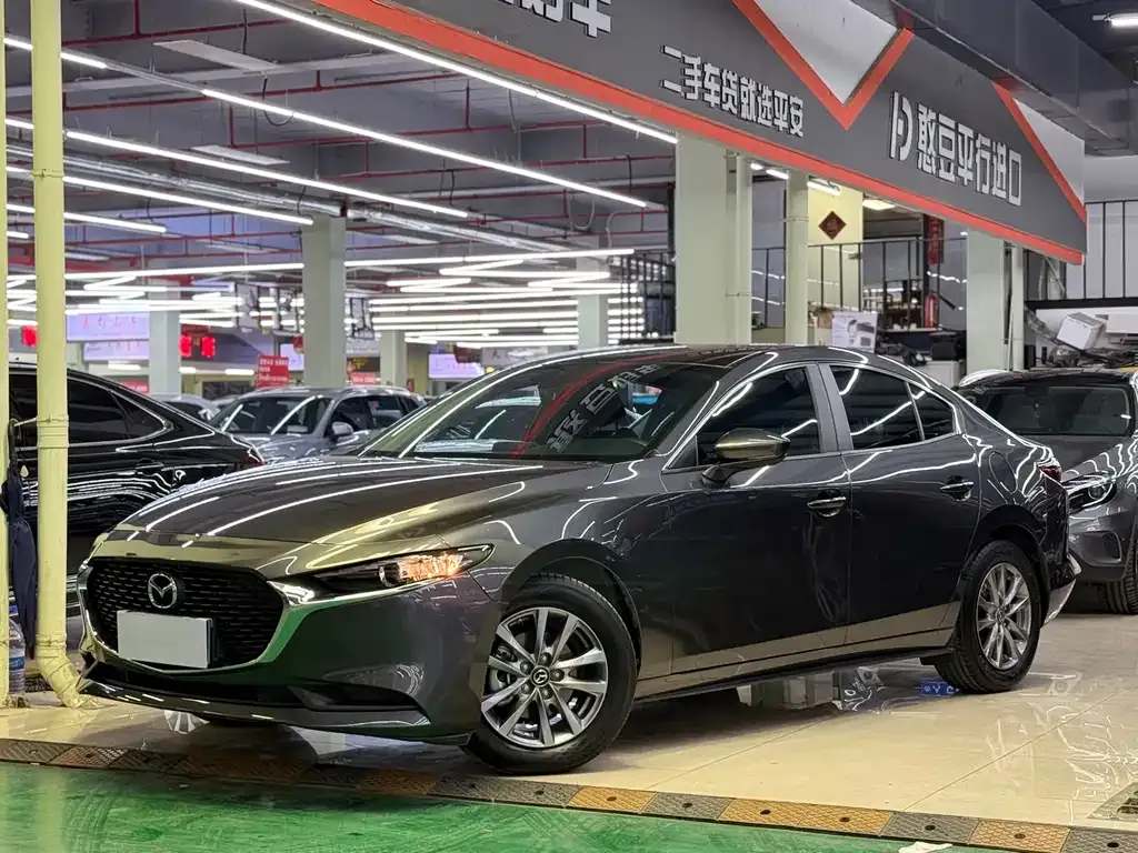 Mazda 3 Axela — фото 1