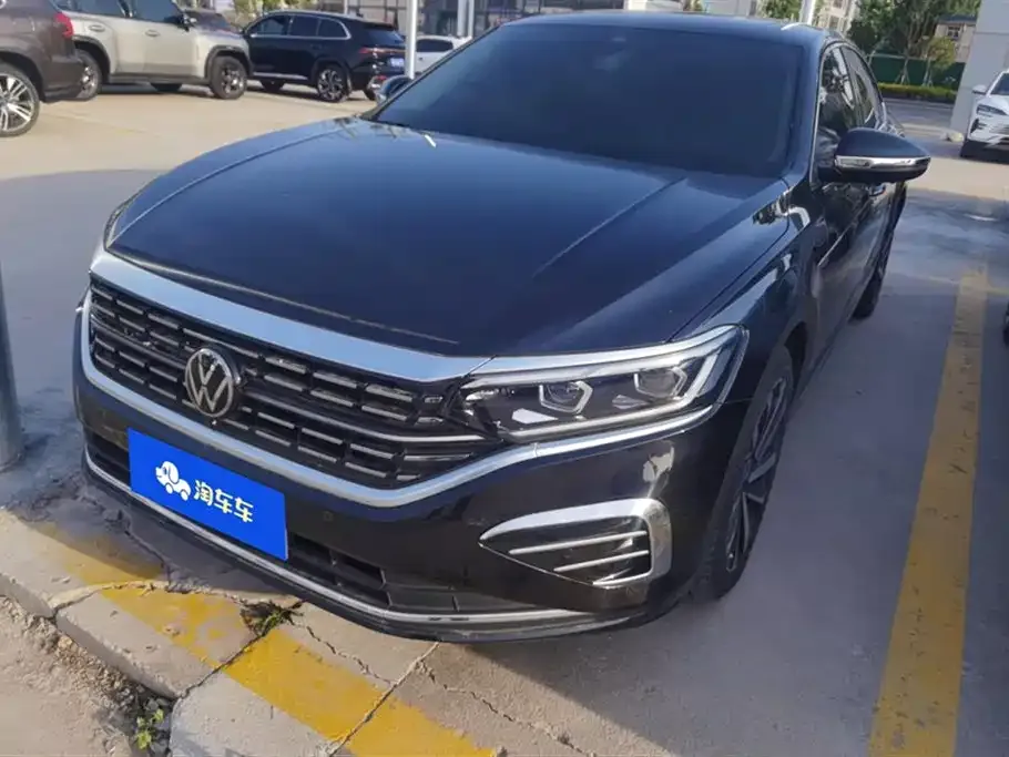 Volkswagen Passat — фото 1