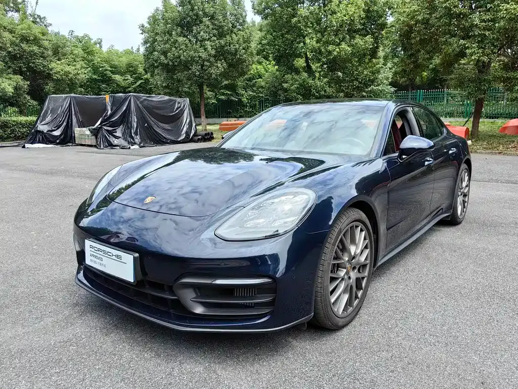 Porsche Panamera — фото 1