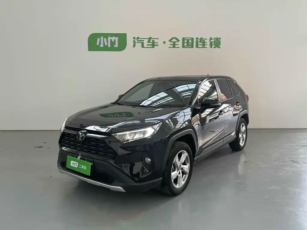 Toyota RAV4 — фото 1