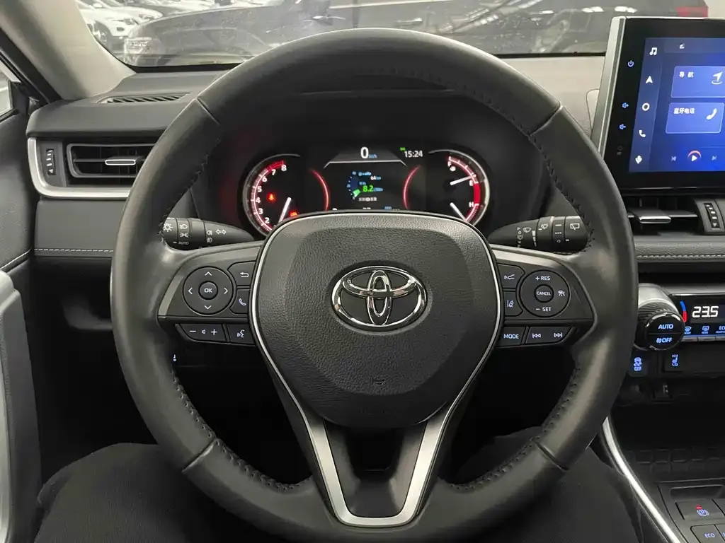 Toyota RAV4 — фото 8