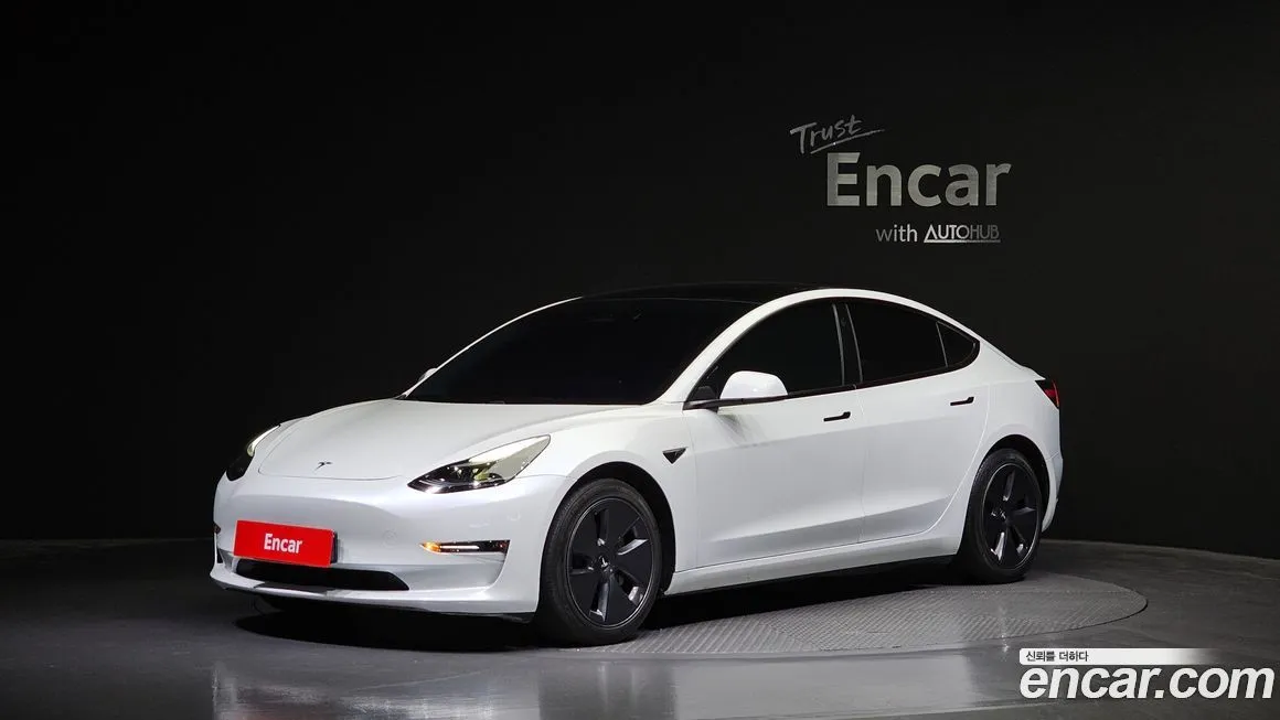 Tesla Model 3 — фото 1