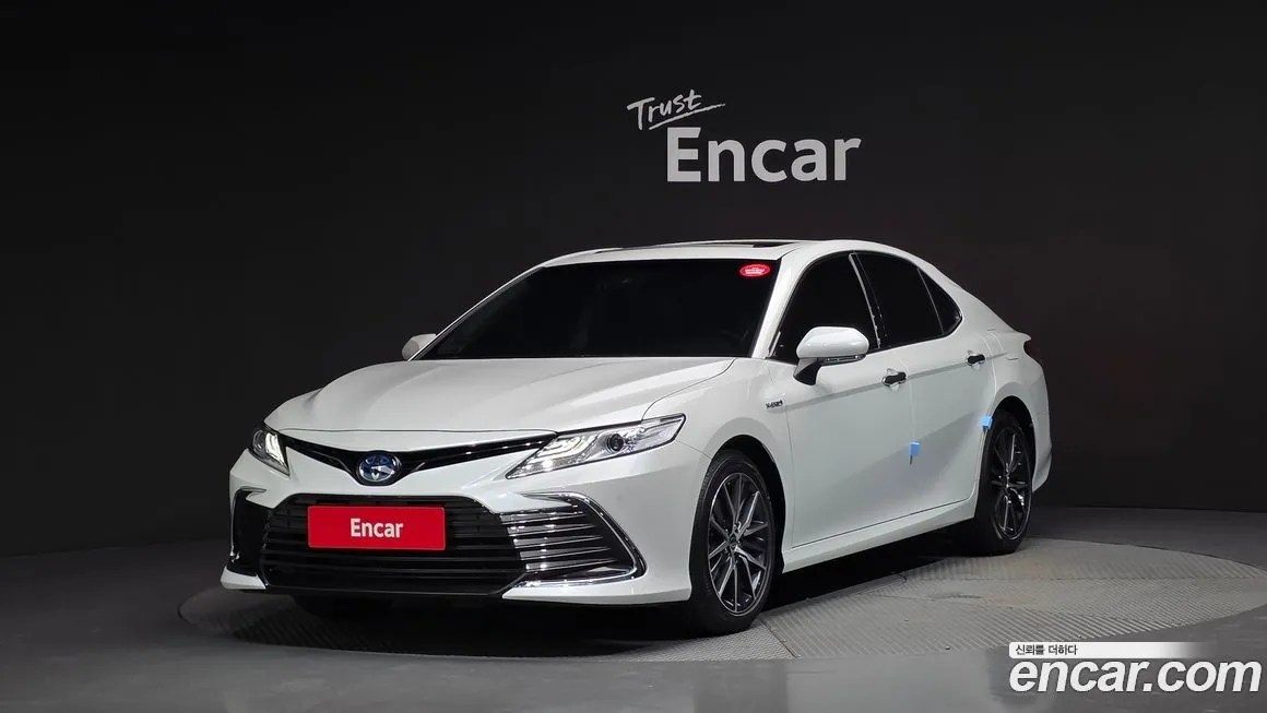 Toyota Camry — фото 1