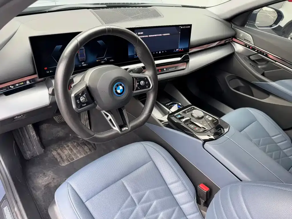 BMW i5 — фото 10