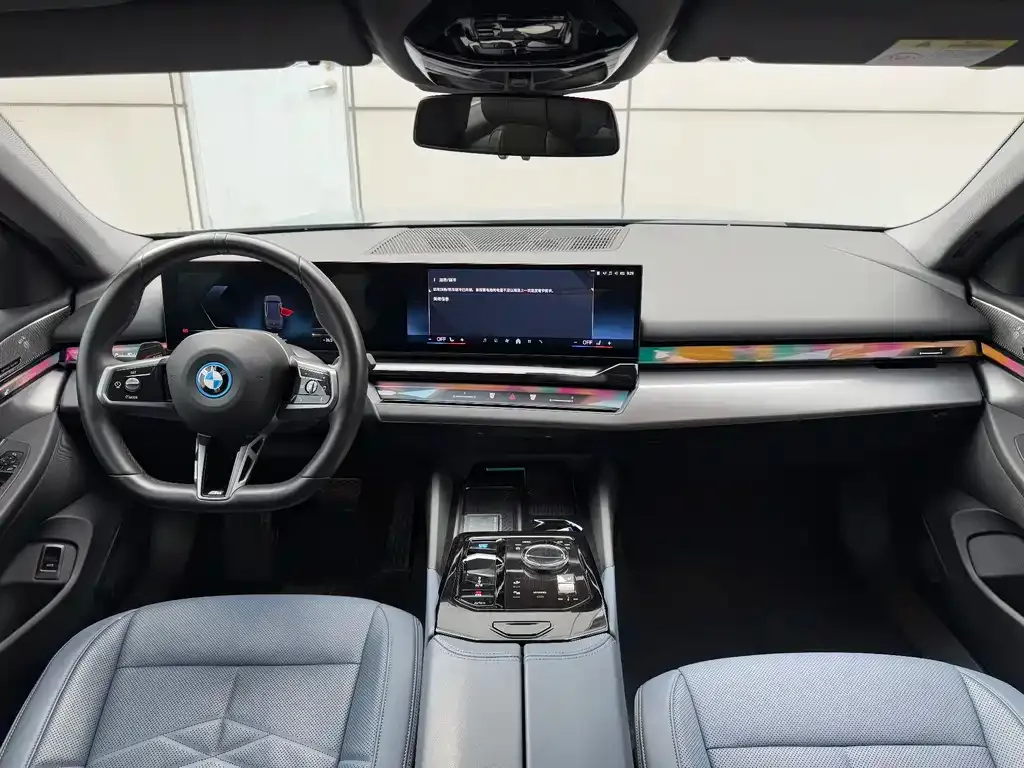 BMW i5 — фото 8