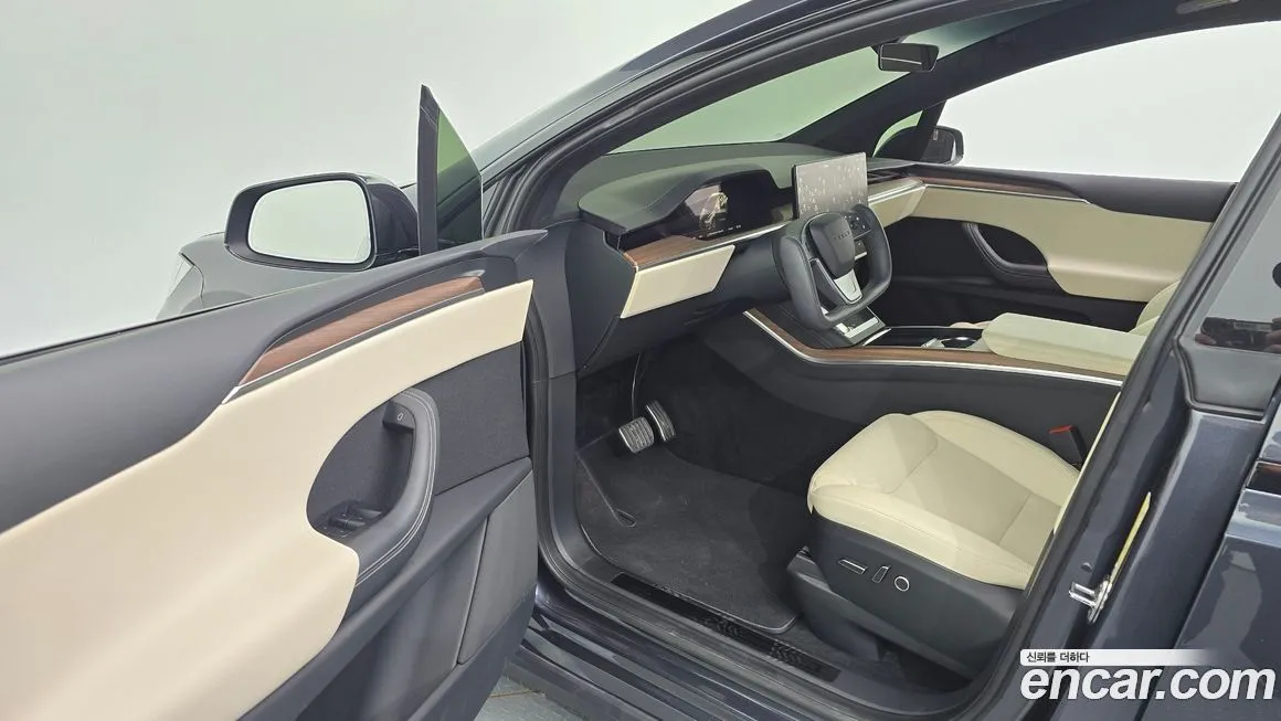 Tesla Model X — фото 10