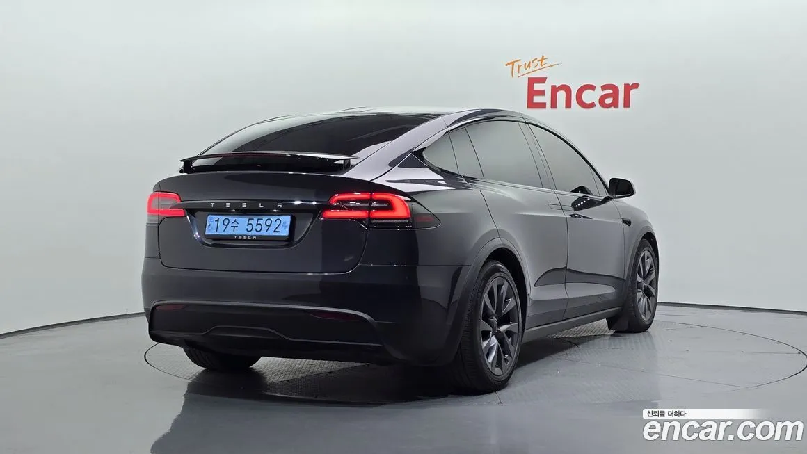 Tesla Model X — фото 2