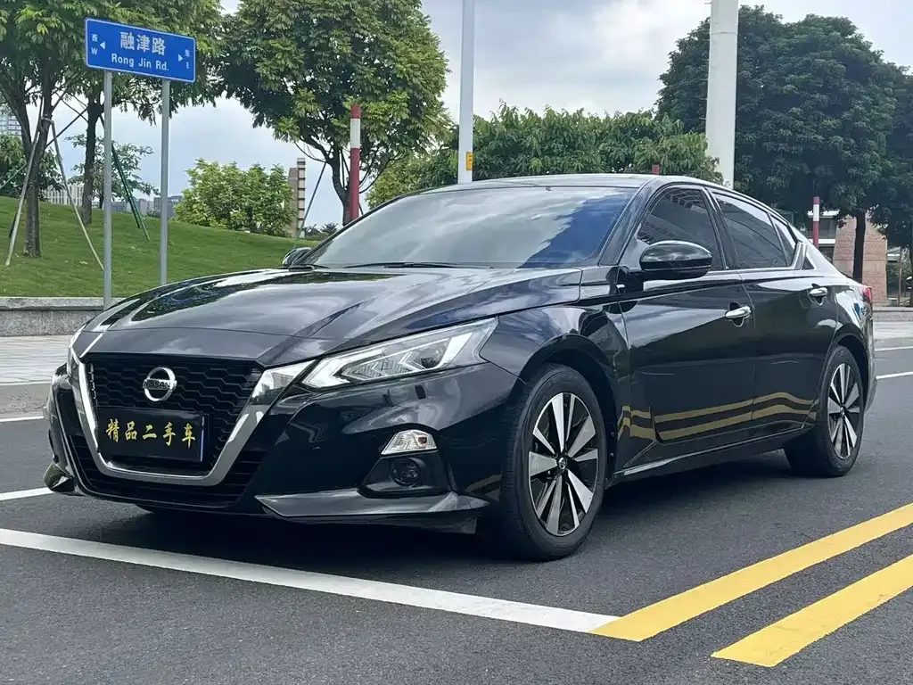 Nissan Teana — фото 1