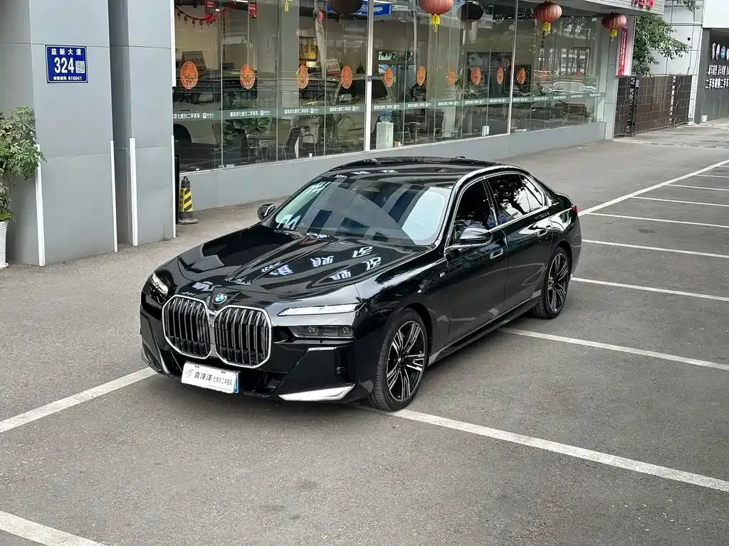 BMW 7 Series — фото 1