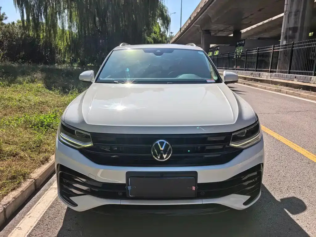 Volkswagen Tiguan L — фото 2