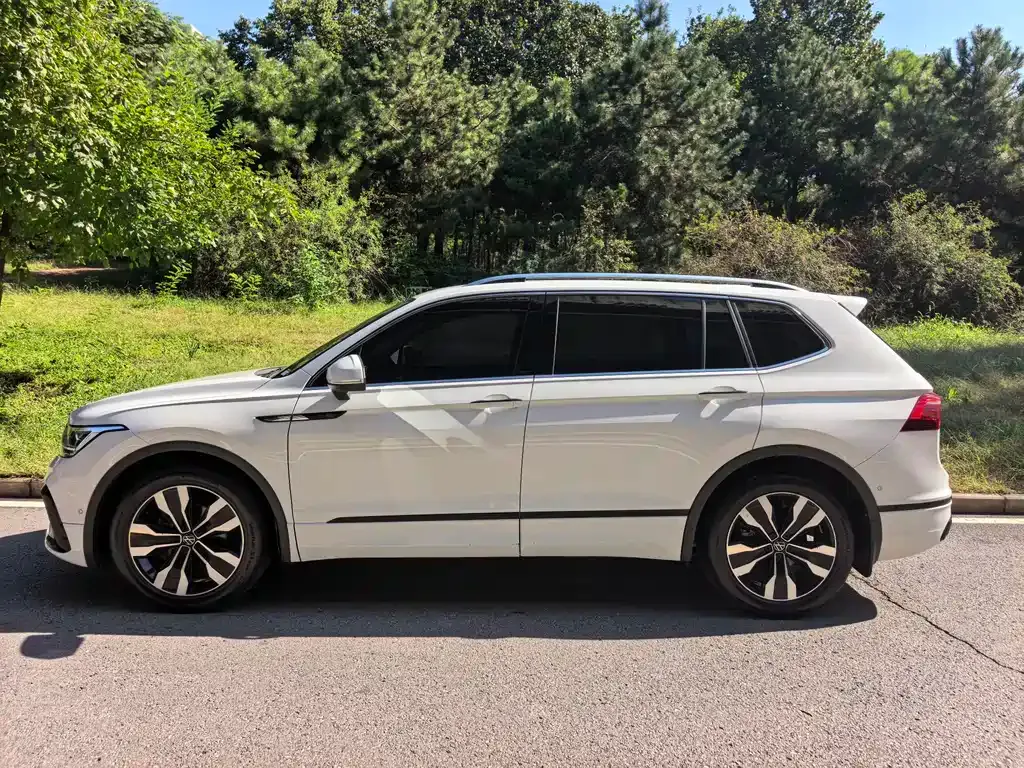 Volkswagen Tiguan L — фото 4