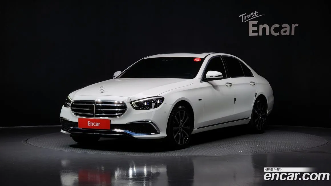 Mercedes-Benz E-Class — фото 1