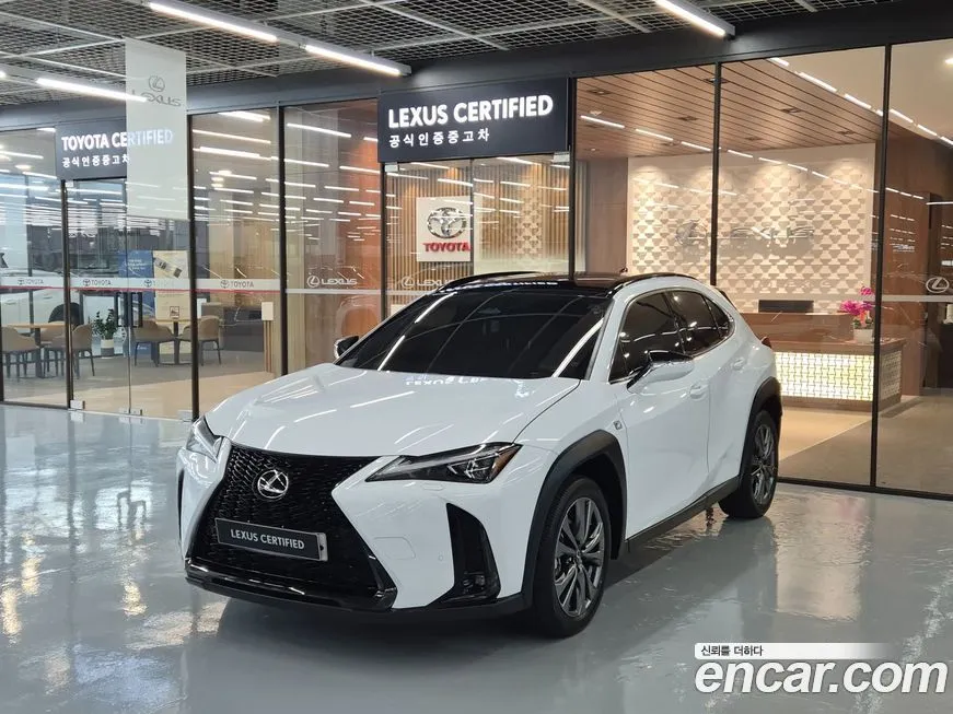 Lexus UX — фото 1