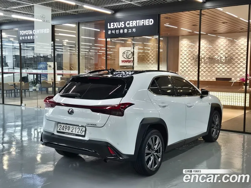 Lexus UX — фото 2