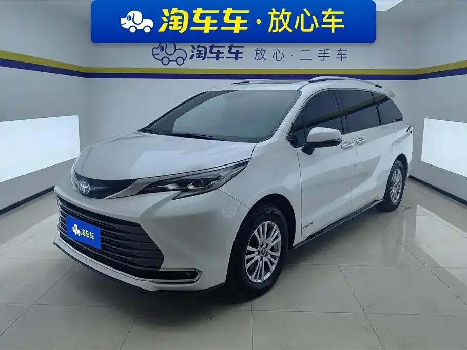 Toyota Sienna — фото 1