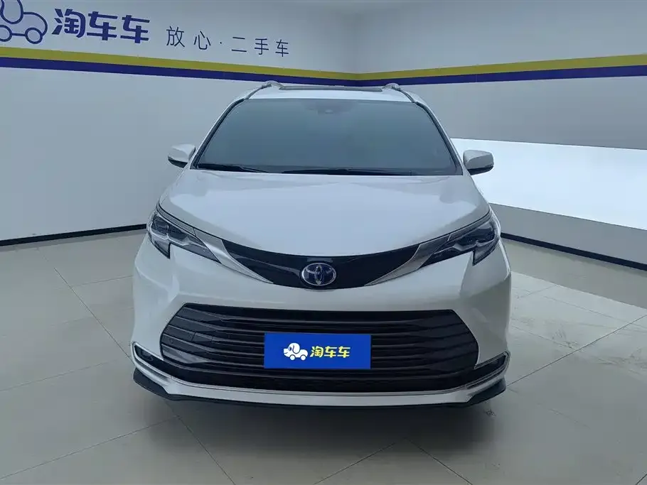 Toyota Sienna — фото 2