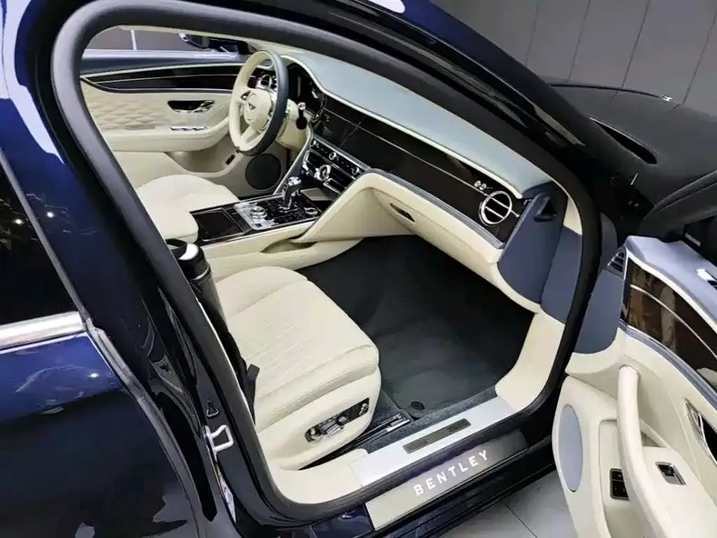 Bentley Flying Spur — фото 5