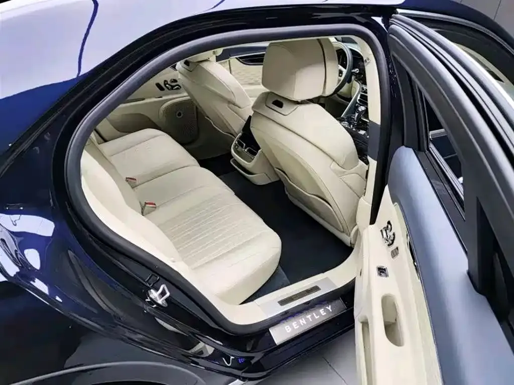 Bentley Flying Spur — фото 6