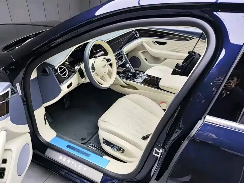 Bentley Flying Spur — фото 9
