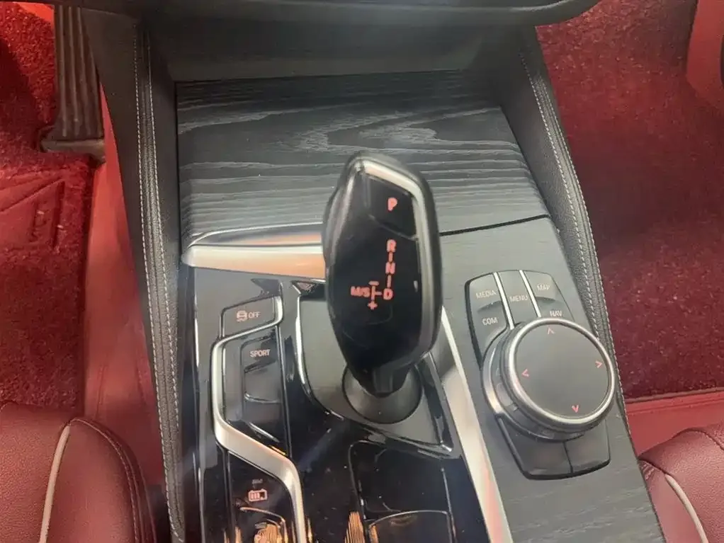 BMW 5 Series New Energy — фото 10