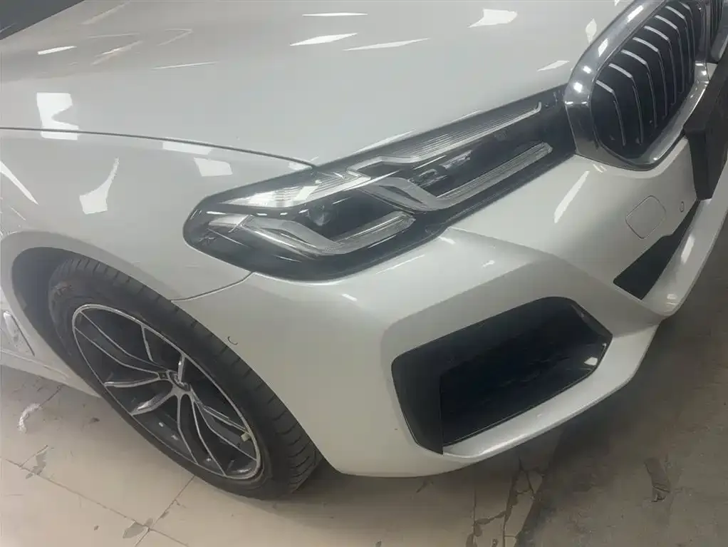 BMW 5 Series New Energy — фото 3