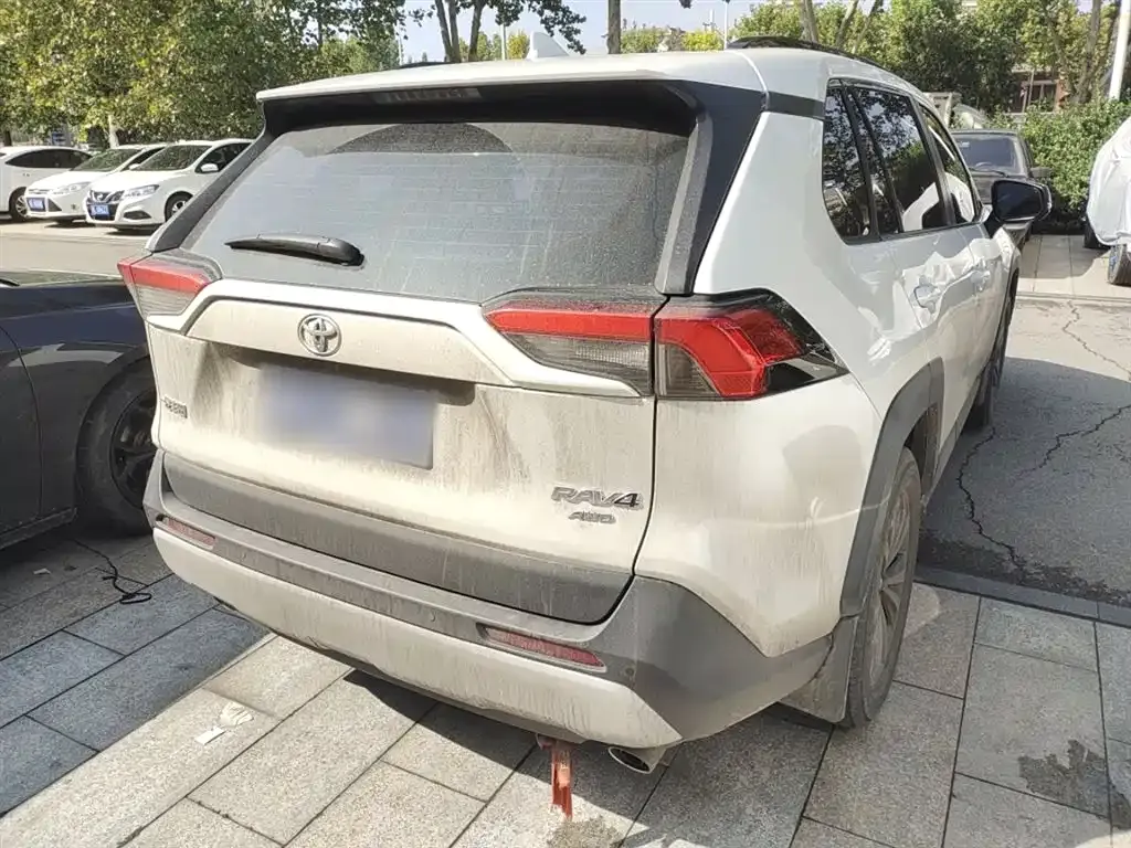 Toyota RAV4 — фото 10
