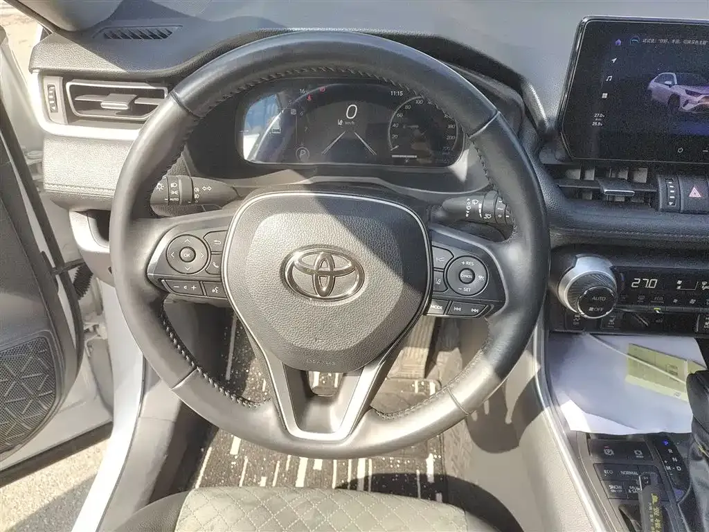 Toyota RAV4 — фото 4