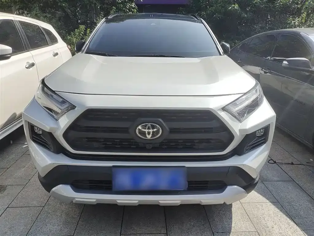 Toyota RAV4 — фото 8