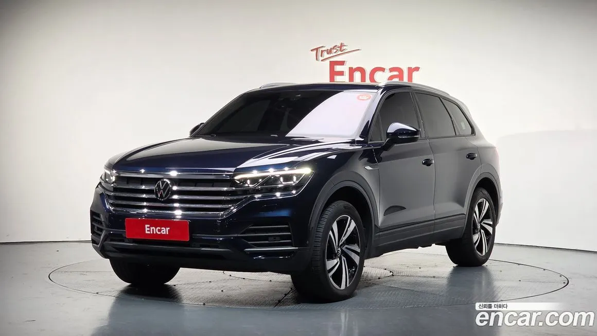 Volkswagen Touareg — фото 1