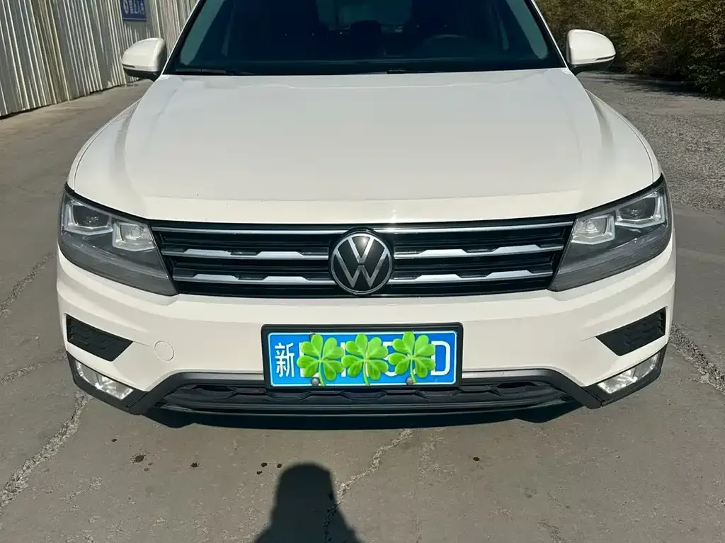 Volkswagen Tiguan L — фото 2