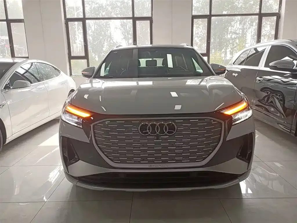 Audi Q4 e-tron — фото 3